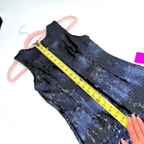 VINCE CAMUTO
Sleeveless Ombre Sequined Dress In Classic Navy size 0 - Picture 6 of 9